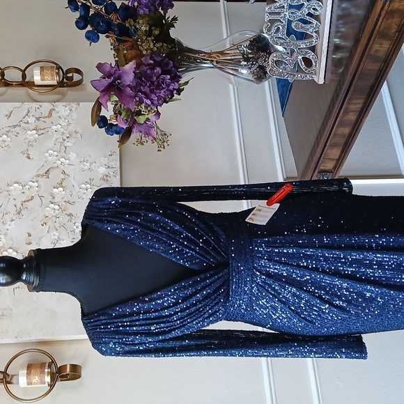 New Mac Duggal Embellished Midnight  Long Sleeves Gown. Size 4 - Picture 10 of 17
